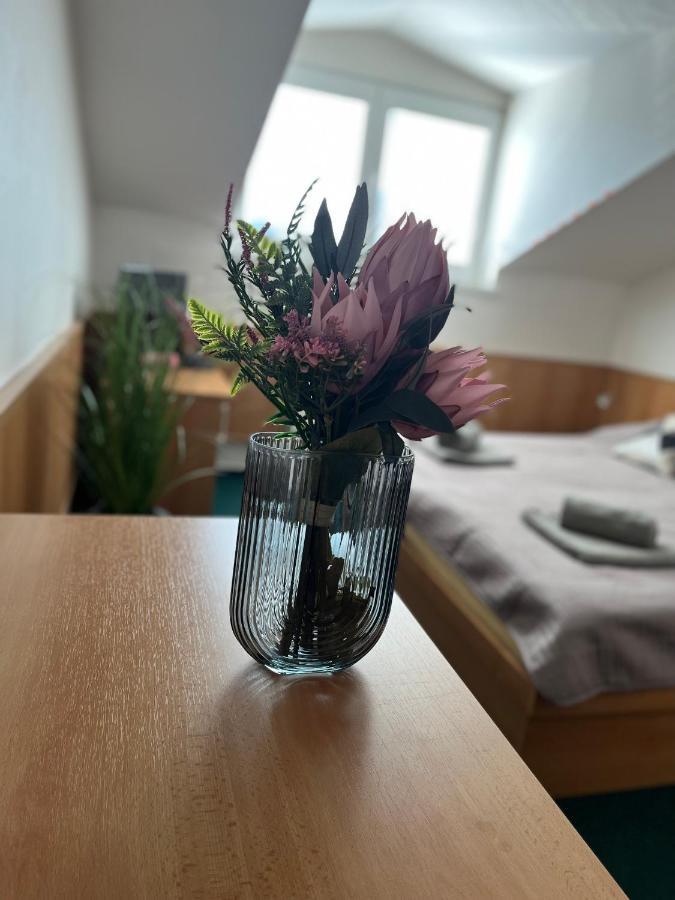 Hotel Kras Rožňava エクステリア 写真